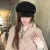Sombrero octogonal de estilo retro, con bloques de color y ala de cuero para mujer, que irradia un ambiente sofisticado y elegante, perfecto para otoño e invierno, parecido a un boina o una gorra de repartidor.