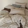 Juego de Ropa de Cama de Cuatro Piezas Nordic Fair Isle Teñido en Hilo Algodón Puro Lavado / Otoño e Invierno Todo Algodón Cepillado en Cereza Cacao con un Toque de Lujo