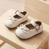 Sapatos de Couro com Laço e Renda para Meninas Calçados Infantis Outono 2026 Sapatos Casuais Macios para Bebês e Crianças Pequenas Novos Sapatos de Princesa