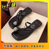 Chinelo de Praia Rasteirinha para Mulheres Verão Roupa Externa 2025 Novo Chinelo de Salto Baixo Moda Celebridade da Internet Chinelos de Bico Quadrado