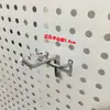 Gancho de metal triangular para painel perfurado de prateleira de supermercado, gancho especial para painel perfurado, gancho especial