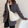 Bolso Nuevo de Otoño con Pliegues Romboidales Bolso Grande Casual para Mujer Personalizado Ligero Gran Capacidad Bolso Tipo Dumpling Bolso Cruzado Bolso de Viaje