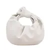 Bolsa rosa de mano, estilo coreano, sensación de alta gama, bolso tipo cubo versátil, diseño de nicho ultrasuave, bolso de mano pequeño, bolso nube versátil