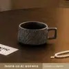 Elegante e simples conjunto de xícara e pires de café com padrão de pedra, caneca e colher para uso doméstico, uso pessoal, xícara para latte art, copo de água