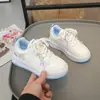 Zapatos de Tabla para Niñas 2026 Nuevo Otoño Zapatos Blancos de Suela Suave para Niños Zapatos Deportivos Ligeros para Niños Mayores Zapatos de Correr de Moda