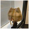 Bolsa de lã feminina 2024 bolsa de ombro com corrente de mão bolsa crossbody nova bolsa xadrez retrô casual de grande capacidade