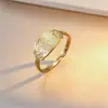 Anel Cruzado Novo em Aço Titânio Gravado com Abertura Ajustável, Design de Luxo Leve, Acessório de Moda Tendência para Homens e Mulheres