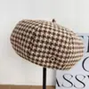 Nuevo gorro de boina a cuadros estilo británico para mujer, sombrero de pintor vintage de otoño, sombrero octogonal versátil y que estiliza el rostro, sombrero de lana moderno