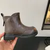 2026 Inverno Novo Estilo Crianças Estilosas Costuradas Com Veludo Extra Botas Martin Estilo Britânico Chique Simples Temperamento Botas de Couro