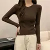 El nuevo suéter suave de cuello redondo para otoño e invierno de Andi Velvet es elegante, versátil, ajustado, de manga larga y adecuado como capa base para mujer.