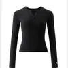 Camiseta Base Negra Ajustada de Cuello en V para Mujer, Artículo Popular de Otoño e Invierno, Nueva Prenda de Manga Larga 2025 que se Puede Usar por Fuera