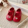 Sapatos de Couro com Strass Coração Doce para Meninas 2026 Primavera/Outono Novos Mary Janes de Solado Macio Sapatos para Crianças Pequenas para Combinar com Saias Sapatos de Princesa