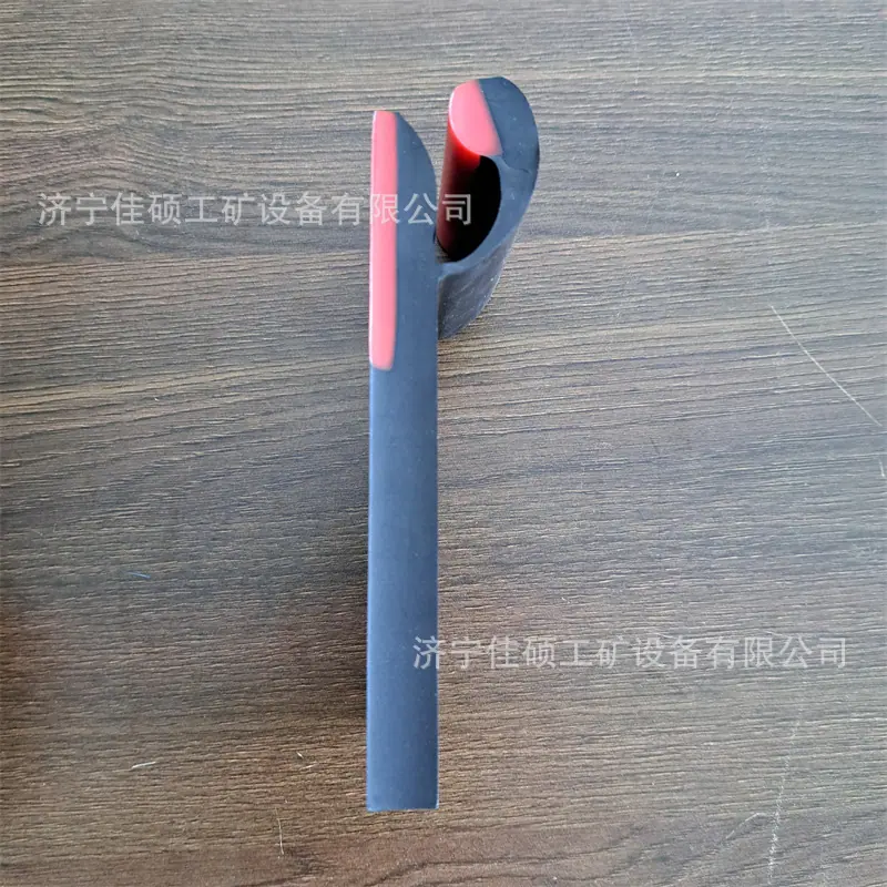 防溢裙板105