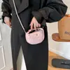 Bolso de Nicho Francés para Mujer 2025 Nuevo Color Puro Bolso Luna Bordado Acolchado Cadena de Hilo Bolso Cruzado para Mujer
