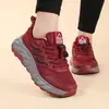 Sapatos para Idosos Zhang Kaili Femininos Novos Antiderrapantes Sapatos de Pai para Meia-Idade e Idosos Confortáveis Esportivos Leves com Sola Macia Sapatos de Caminhada para Mãe