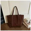 Bolso de Mano Tipo Tote Grande con Remaches Retro para Mujer Otoño/Invierno 2026 Nuevo Moda Tendencia Bolso de Hombro de Cuero Suave Bolso Casual