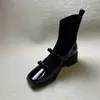 Botas Slim de Salto Bloco e Solado Grosso para Mulheres 2026 Outono/Inverno Novas Botas Stretch Versáteis Modeladoras Estilo Britânico Retrô com Laço Botas de Cano Curto