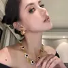 Diseño de nicho cadena de clavícula de alta gama accesorios para el cuello vestido vintage europeo y americano collar de oro exagerado damas lujo ligero
