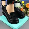 Mocasines versátiles de suela blanda para mujer, nuevo estilo británico de otoño 2026, zapatos de cuero slip-on, zapatos de plataforma antideslizantes de suela gruesa.