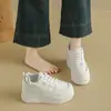 Zapatillas Blancas de Suela Gruesa 2026 con Diseño Retro, Primavera y Otoño, Nicho, Versátiles, Estilo Chino de Moda, Nuevos Mocasines Casuales para Mujer