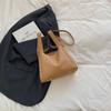 Bolsa de Mão de Nicho de Alta Qualidade Feminina 2025 Nova Bolsa Transversal de Superfície Macia Lichia Bolsa Cesta de Legumes Fashion para o Dia a Dia