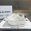 Tênis muffin branco de sola grossa para mulheres 2024 novo altura pequena bico redondo com cadarço moderno versátil casual tênis de skate