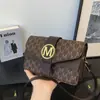 Bolso de Axila Transfronterizo para Mujer 2026 Nuevo Estilo Coreano Nicho Simple Bolso Cuadrado Pequeño con Estampado de Letras y Bolso de Hombro Texturizado