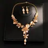 Conjunto de collar, pulsera y pendientes de corazón con incrustaciones de diamantes florales estilo medieval, cadena para la clavícula estilo corte vintage, joyería de nicho para mujer