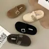Chinelos peludos estilo coreano, sem cadarço, com sola grossa, novos para outono e inverno, para mulheres, forrados com fleece, chinelos de algodão 2026 para uso externo