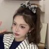 Pinza para el pelo de bola de felpa con lazo para Otoño e Invierno para Mujeres con Cola de Caballo Alta Fijada en la Parte Posterior de la Cabeza, Accesorios para el Cabello de Lujo Ligero