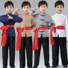 Niños gente común agricultores traje de actuación período de la República de China gente común chica de pueblo granja del norte de Shaanxi