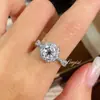 Anel de Renda com Cruz Full Diamond Strass Brilhante para Mulheres, Fashion, Luxo Leve, High-End, Simples, Versátil, Anel Ajustável