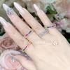 Anillo de nicho popular de eBay, de moda Camellia, combinable con todo, para hombres y mujeres, con microincrustaciones de circonita arcoíris bañadas en oro y cobre.