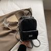 Bolsa de Mão Pequena Texturizada Estilo Chanel Acolchoada com Corrente Mochila Diária Moda Tendência Verão 2025