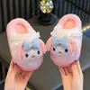 Pantuflas de dibujos animados y zapatos de algodón para niños y niñas, pantuflas de algodón cálidas y gruesas estilo familiar para el hogar, disponible para dropshipping