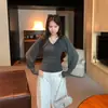 Tiro real: Camiseta plissada patchwork de manga longa com decote V para mulheres, novo estilo coreano para o outono de 2026, top sofisticado e chique