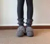 Versão de Pelo Macio~Chinelos Peludos de Bico Fechado para Mulheres, Novos Sapatos Slip-On Estilo Inverno com Lã Adicionada para Aquecimento, Sapatos de Algodão Estilo Birkenstock