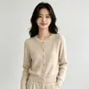 Cardigã de tricô liso estilo coreano minimalista com botões dourados pequenos e gola redonda para mulheres, novo design de início de outono, top de nicho da moda