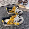 Zapatillas Blancas de Moda para Mujer Otoño 2025 Nuevas Versátiles de Suela Gruesa Populares Casuales Deportivas Zapatos de Entrenamiento Alemanes para Mujer