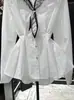Bufanda de Seda con Diseño Retro Camisa Blanca de Manga Larga Nuevo Estilo Otoño 2026 Top Elegante que Ceñe la Cintura Adelgazante 10287