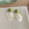 Pendientes frescos y dulces estilo vacacional con borlas florales, borlas de perlas estilo francés, pendientes llamativos de lujo ligero y alta gama