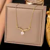 Venta Caliente Internacional Transfronteriza Tema de Moda Personalizado Micro-incrustación de Zirconio Completo V Grande Clásico Acero Titanio Chapado en Oro Real de 18K Colgante Clavícula