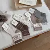 Calcetines cortos de mujer de dibujos animados, estilo otoño, algodón sin costuras, diseño único y lindo de oso, calcetines de mujer retro de longitud media transpirables