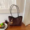 Bolso de gamuza para mujer 2026 nuevo de moda otoño vintage Maillard bolsa de mano para la ciudad gran capacidad bolso de hombro