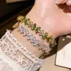 Pulsera de flor ovalada de circón con un diseño de nicho, estilo fresco y natural, versátil y lujosa, un accesorio de joyería fina para mujer