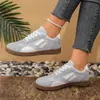 Zapatos Deportivos de Entrenamiento Moral de Talla Grande para Mujer Transfronterizos Zapatos Deportivos 2025 Nuevos Zapatos Planos de Combinación de Colores Retro Europeos y Americanos Venta al por Mayor para Mujeres