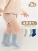 Meias Infantis Macias de Alta Elasticidade para Primavera e Outono para Meninos e Meninas, Meias de Cano Médio Sem Costura com Punhos Largos e Etiquetas Seladas a Quente para Bebês