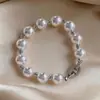 Luxo Escondido Brilhante~Pulseira de Pérolas com Fecho de Zircônia Bordado Leve Luxo Pulseira com Sensação de Alto Padrão Design de Nicho Joia de Mão para Mulheres