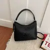 Bolso de hombro con patrón tejido nuevo para principios de otoño de 2026, bolso de axila de alta calidad y elegante, bolso tote de moda para el día a día
