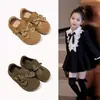 Sapatos Pequenos de Couro com Bolinhas e Laço Moda Lolita para Meninas Sola Macia Simples Estilo Floresta Acabamento em Renda Sapatos de Princesa Sapatos Individuais